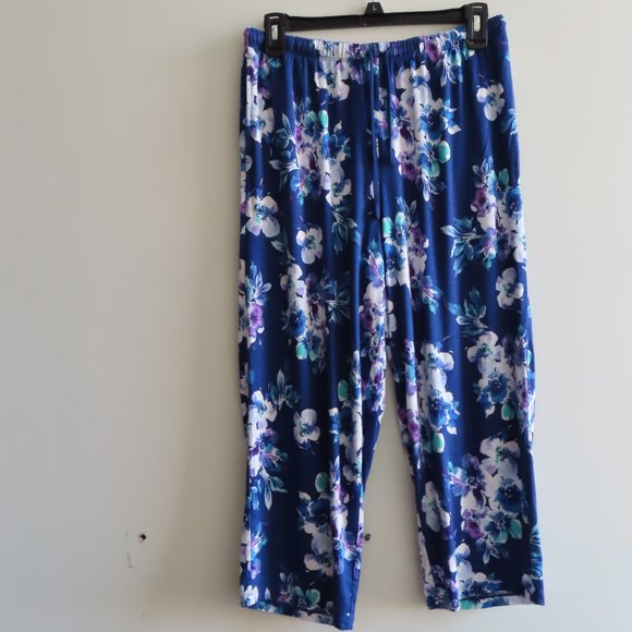 Women's Croft & Barrow Pajama Top and Pajama Capri Set - Picture 3 of 10